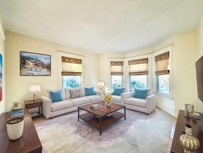 Building Photo - 44 Gray St