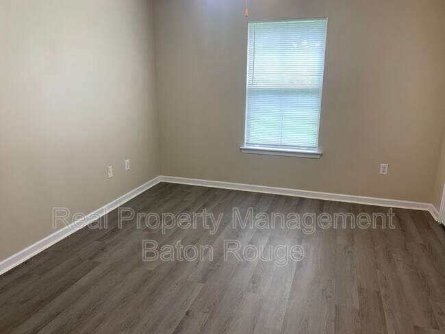 Building Photo - 23622 Wellington Ave