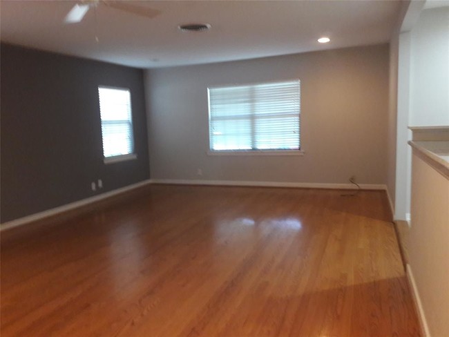 Building Photo - 9726 Pine Lake Dr