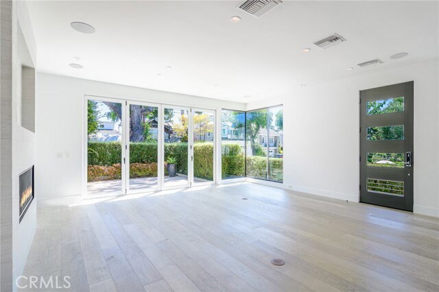 Building Photo - 701 Poppy Ave