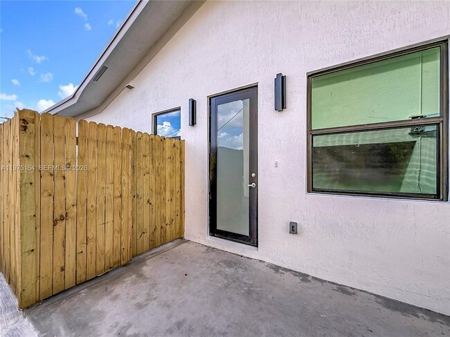 Foto del edificio - 406 NW 41st St