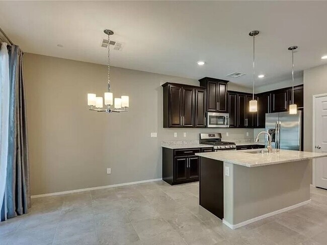 Building Photo - Charming 3 Bedroom Townhome in Las Vegas