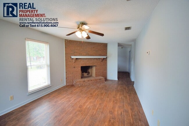 Building Photo - Great one level 3-bedroom, 2-bath in Murfreesboro! Fenced in back yard on a corner lot!
