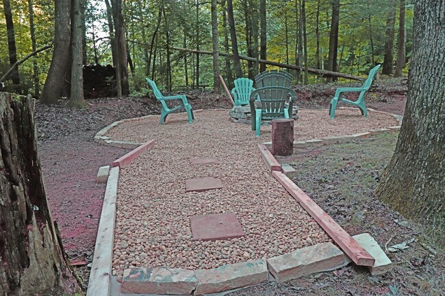 Foto del edificio - 159 Pack Creek Rd