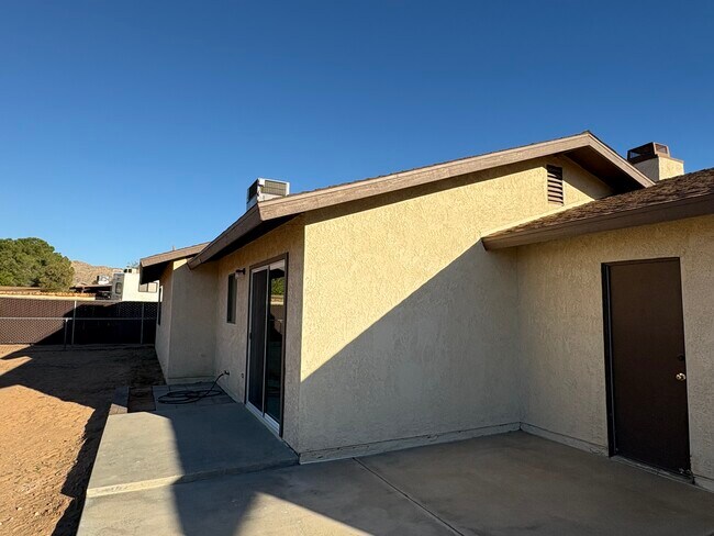 Foto del edificio - 22578 El Centro Rd