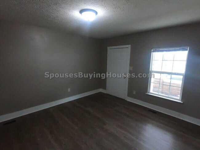 Building Photo - 625-627 N Tacoma Ave