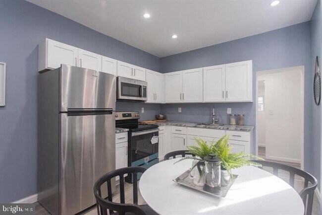 Building Photo - 131 N 51st St