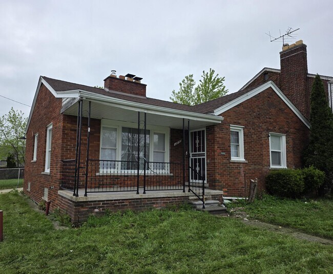 Foto del edificio - 12840 Kilbourne Ave