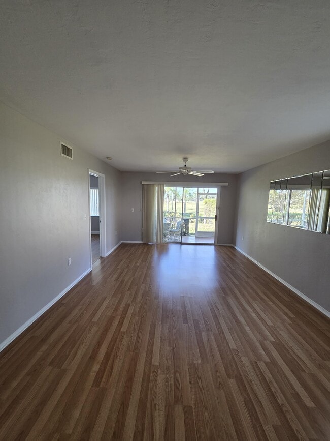 Foto del edificio - 232 Pebble Beach Blvd