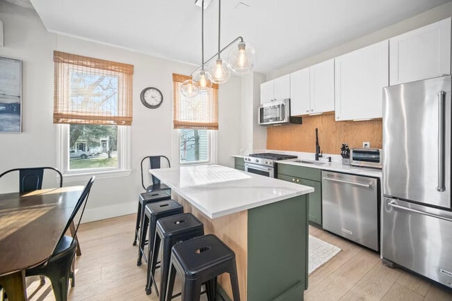 Building Photo - 105 Paul Gore St