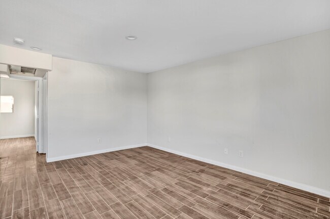 Foto del edificio - 2401 Sunrise Ave