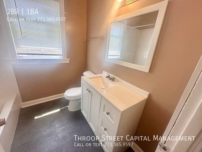 Building Photo - Spacious 2Bed 1Bath