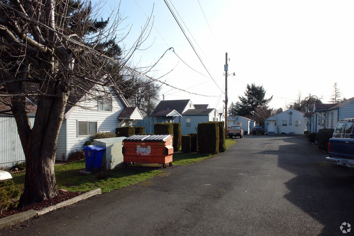 Roseway Court Apartment Apartments in Portland, OR