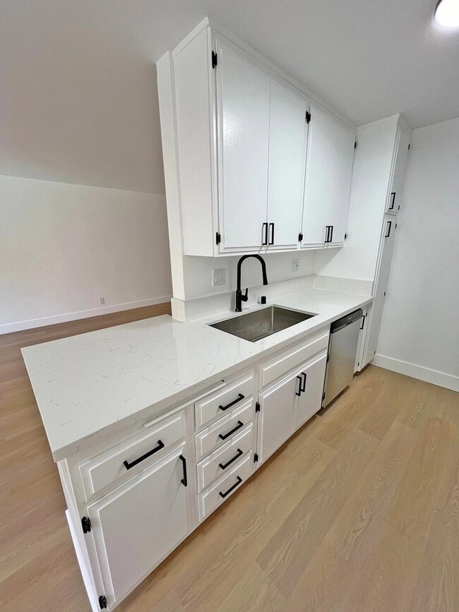 Foto del edificio - 118 S Wetherly Dr