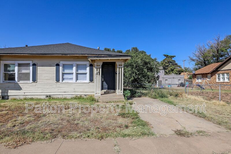 Primary Photo - 2216 S Polk St