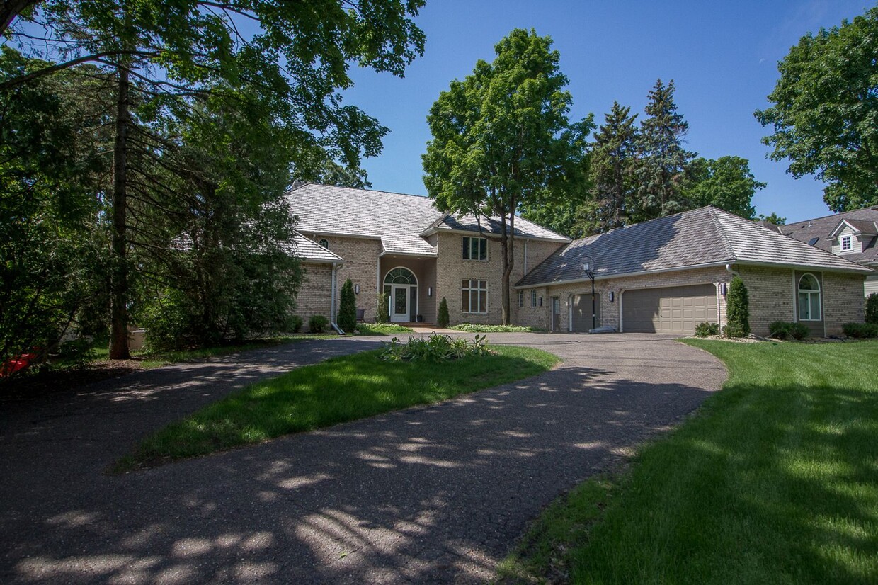 Primary Photo - Stunning Lakefront Estate in Wayzata!