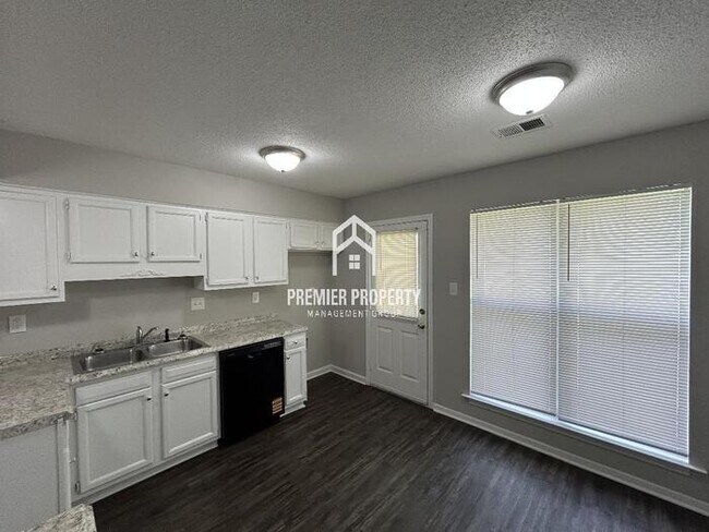 Building Photo - 3840 Heathcliff Dr