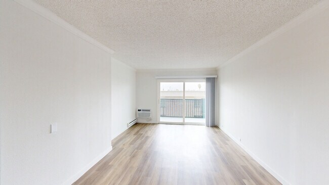 Interior Photo - Eight 80 Newport Beach