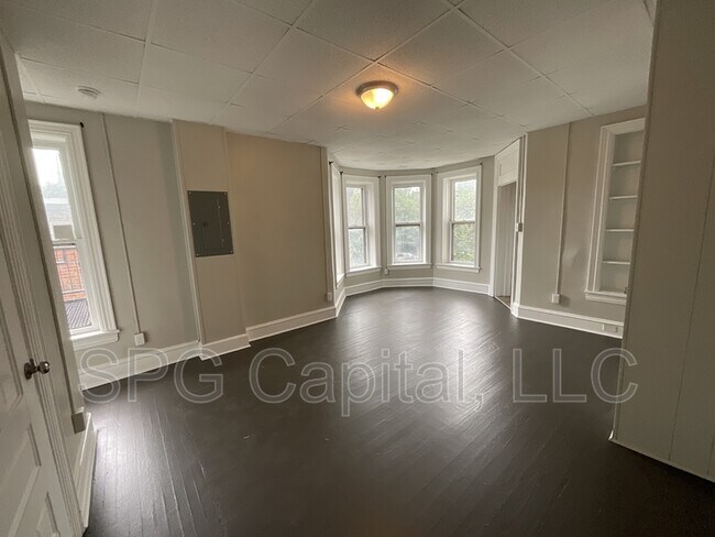 Foto del edificio - 120 Lincoln Way W