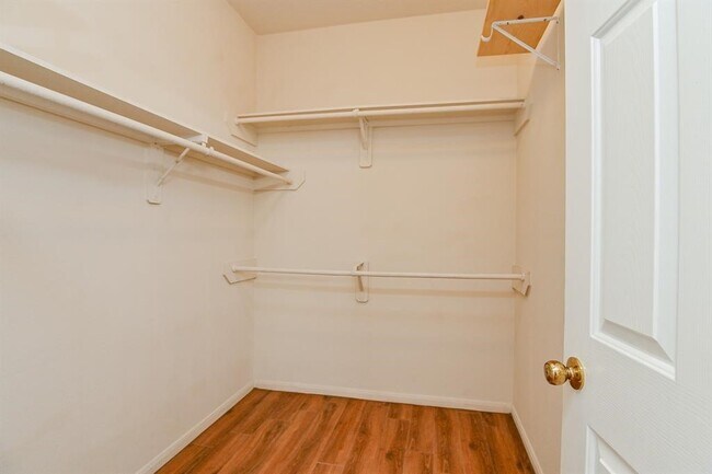 Foto del edificio - 1030 Riverwood Dr