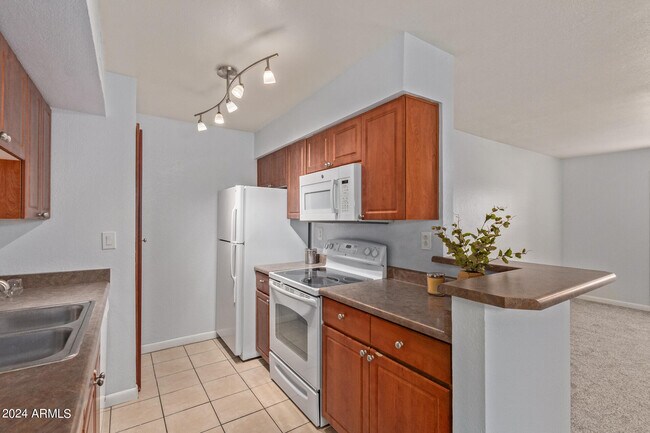 Building Photo - 5995 N 78th St