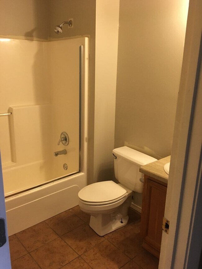 Building Photo - 3327 N Detroit Ave