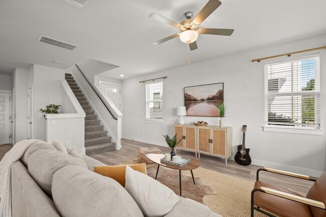 Foto del edificio - 7118 Silver Star Ln