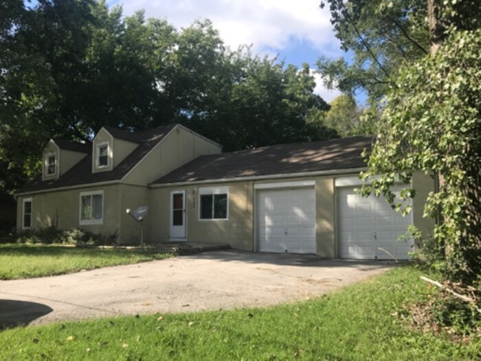 Primary Photo - All Electric 4 Bed, 2 Bath