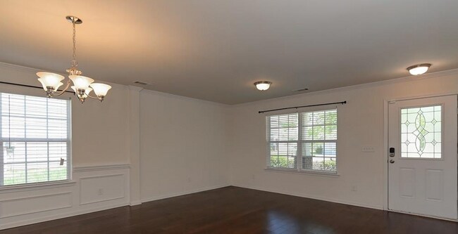 Building Photo - Beautiful 5br/4bth Home with Fenced Yard i...