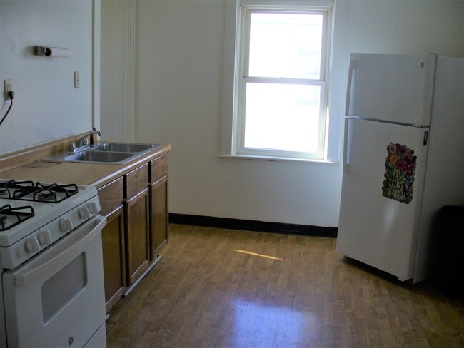 Building Photo - 1617 12th Ave