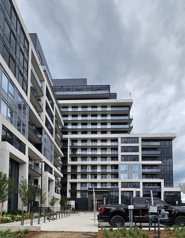 Building Photo - 3200 William Coltson Av
