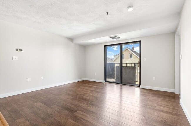 Building Photo - 39 Parlin St