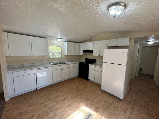 Building Photo - Mobile Home