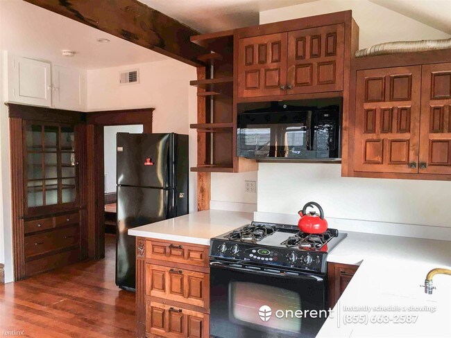 Foto del edificio - 3 br, 1 bath Duplex - 1940 Hearst Ave