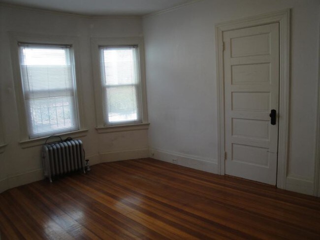 Building Photo - Spacious 2 Bed in Hope Village