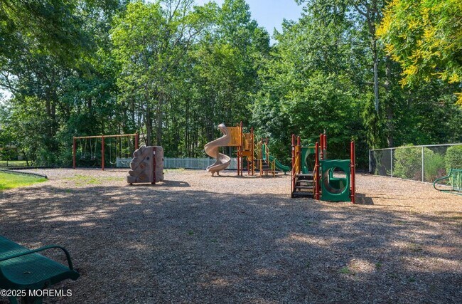 Building Photo - 106 Whispering Oaks Way