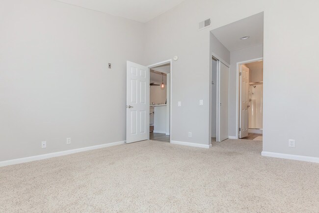 Building Photo - 9919 Rio San Diego Dr