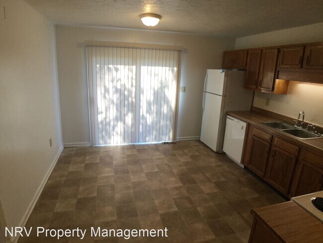 Building Photo - 3 br, 2.5 bath House - 365 Wakeman Court