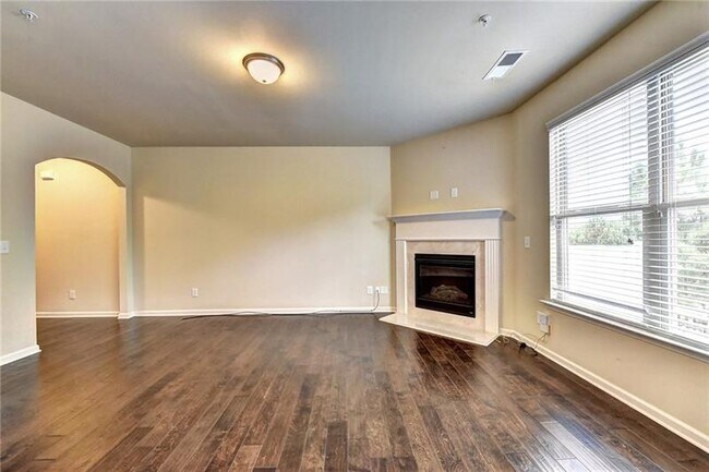 Building Photo - 3376 Castleberry Village Cir