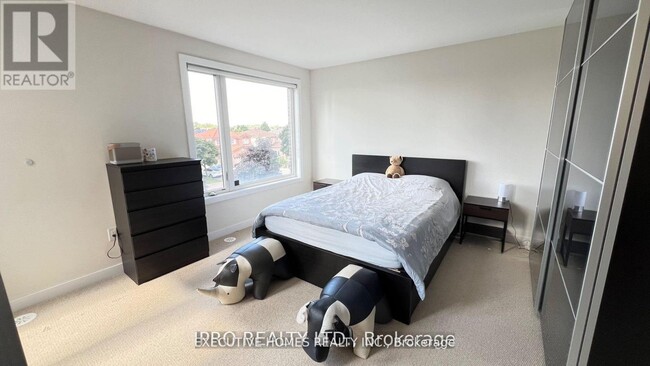 Building Photo - 4020-4020 Parkside Village Dr