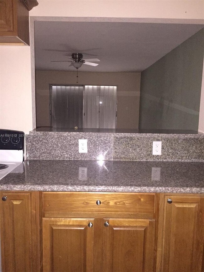 Foto del edificio - 15201 NE 6th Ave