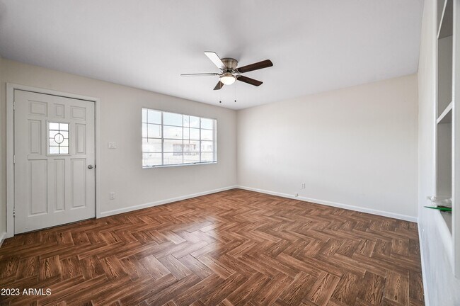 Foto del edificio - 2419 W Seldon Ln