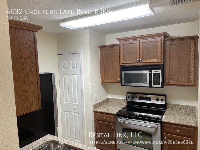 Foto del edificio - 4032 Crockers Lake Blvd