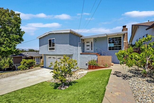 Building Photo - Modern 4-Bedroom Crestmoor Home with Expan...