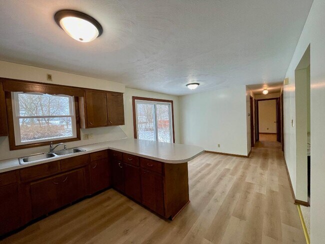 Foto del edificio - 9841 Smithdale Ave NE