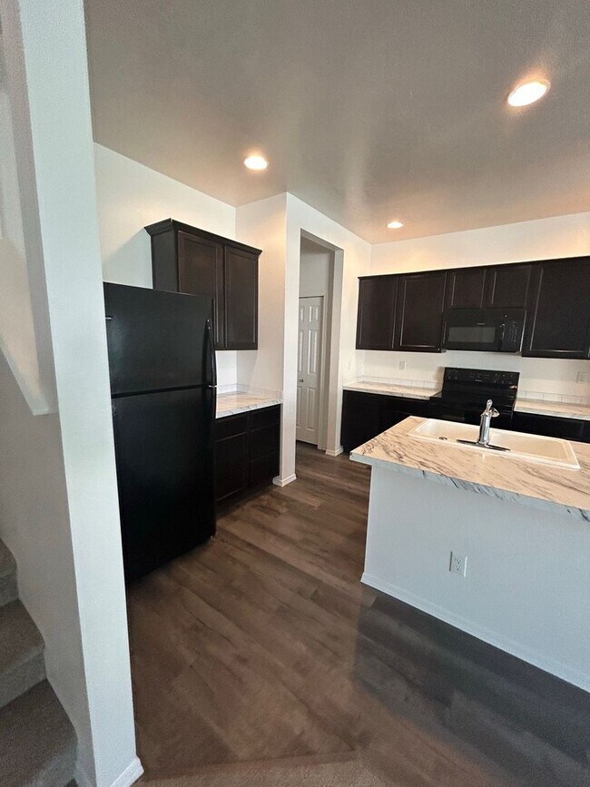 Foto del edificio - 3 Bedroom plus Loft For Rent! Victory South Community!