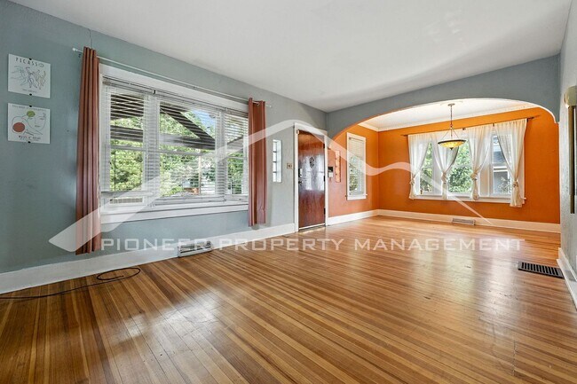 Building Photo - Lovely 3 bedroom home in the Highlands Nei...