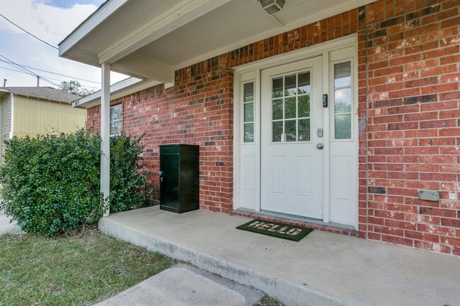 Building Photo - 107 S Crawford St