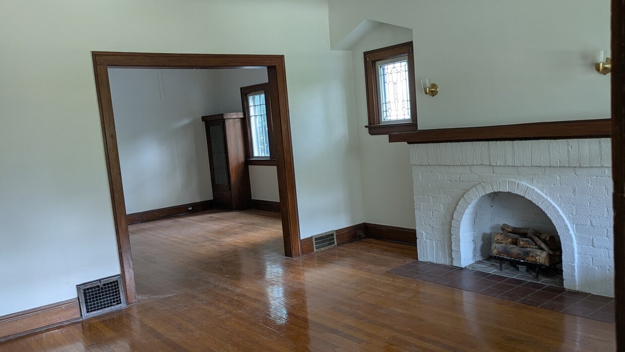 Foto principal - 2438 Woodmere Dr