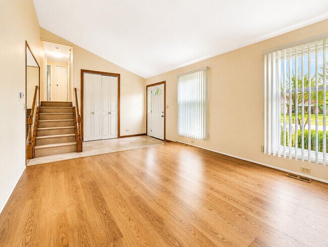 Foto del edificio - 1329 Elm Dr